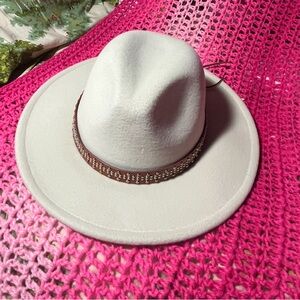 NWT Light Cream color studded band cowboy/wide brim hat